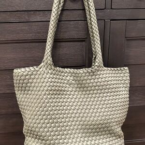Chic Woven Tote Bag - Green